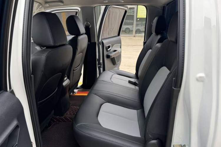 Used Great Wall Wingle 5 2017 2.0T European-spec Diesel Two-Wheel-Drive Entry-Level Big Double-Cab GW4D20D