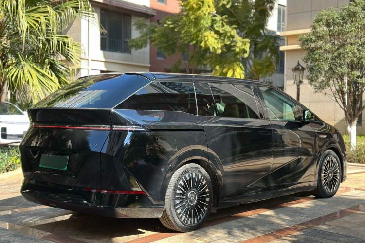 Used XPeng X9 2025 740 Ultra-Long Range Max