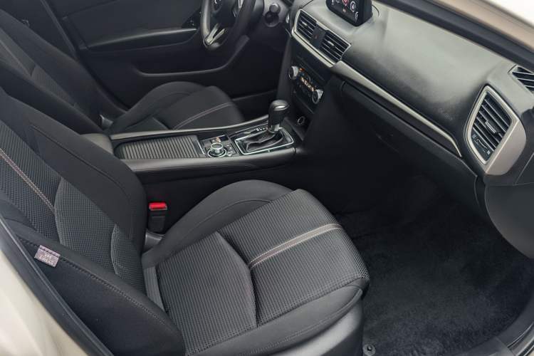 Used Mazda 3 Axela 2017 Hatchback 1.5L Automatic Luxury Model Emission Standard China V Interior 10