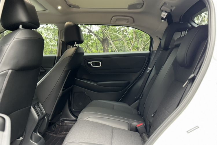 Used Honda Vezel 2023 1.5L CVT Tech Edition Interior 4