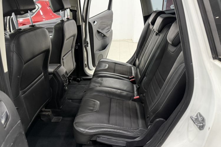 Used Ford Kuga 2013 1.6L GTDi Two-Wheel-Drive Trend Model Interior 2