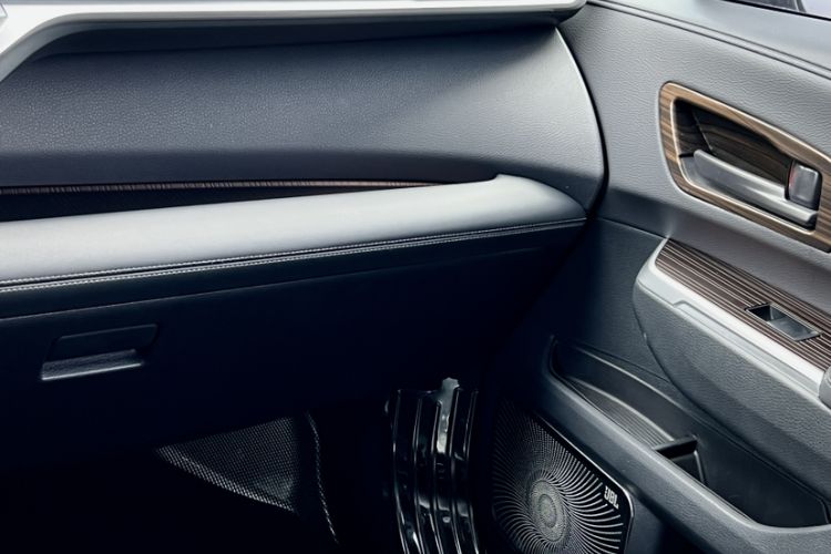 Used Toyota Granvia 2024 2.5L Hybrid Luxury Edition