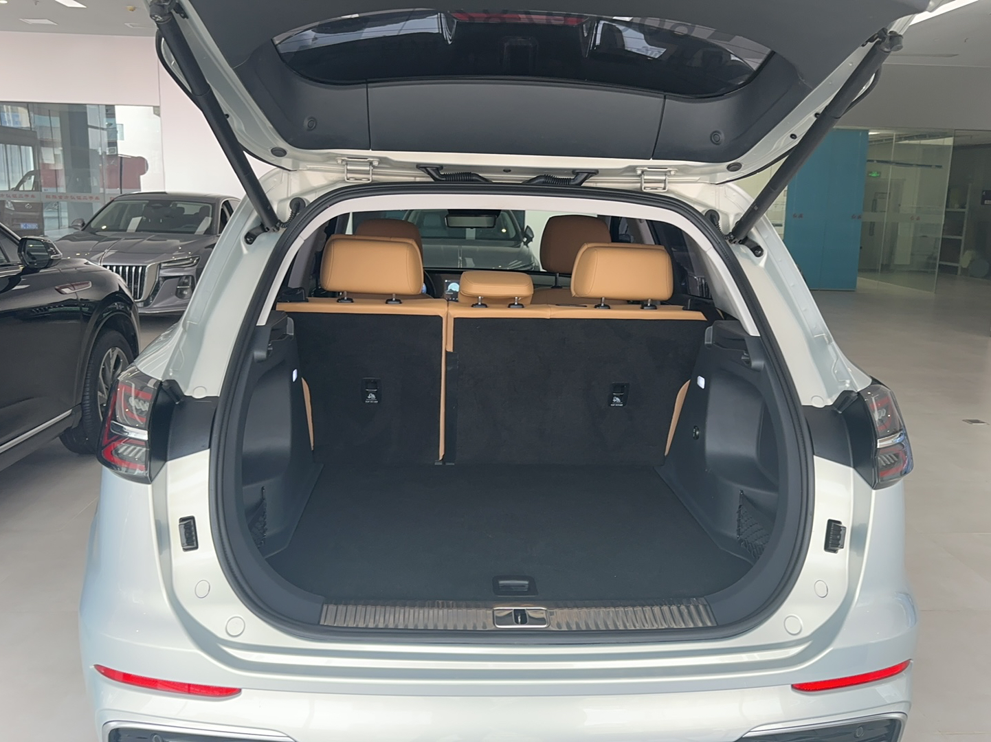 Hongqi HS5 2023 2.0T Four-Wheel Drive Flagship Pro Edition - Chinese Trim Ling — снимка 15