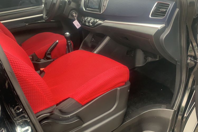 Used FORTHING Lingzhi 2023 M5L 1.6L Comfort 9-Seater Interior 5