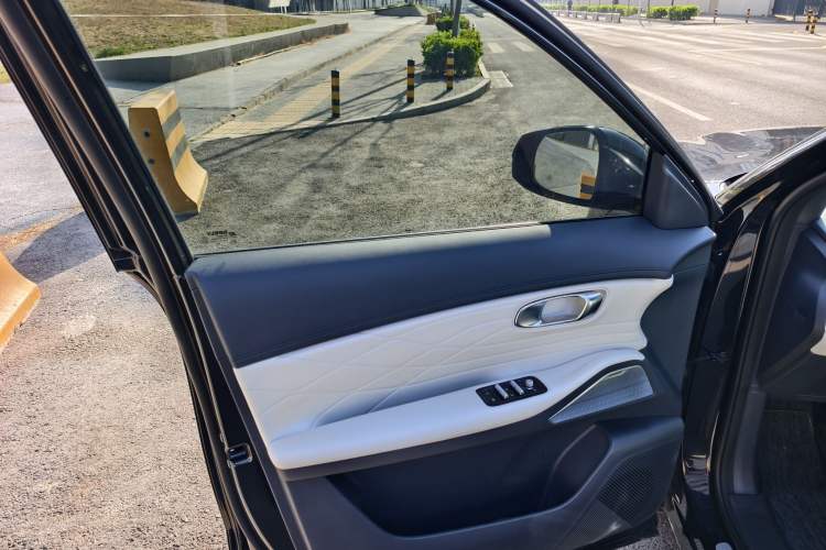 Used Geely Galaxy Xingjian 7 EM-i 2025 120km Exploration+ Version Interior 9