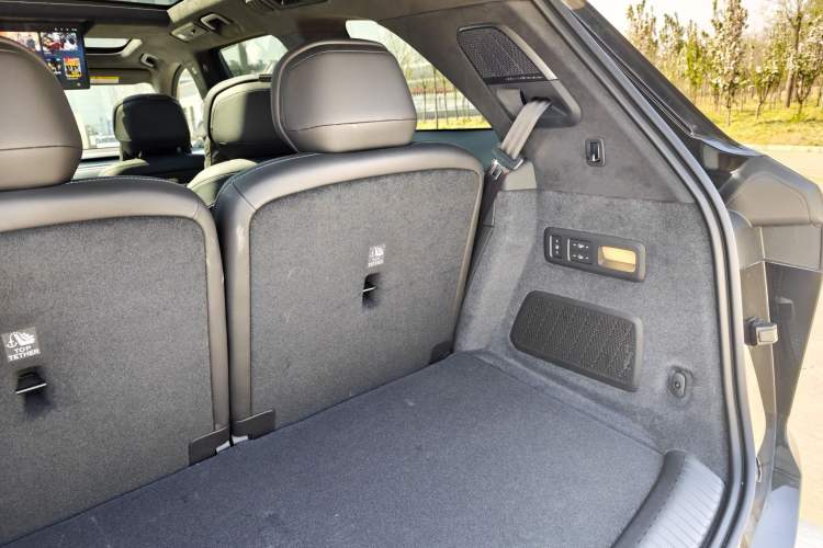 Used ONVO Luxeed L90 2025 Model—Max Six-Seater Version Interior 7