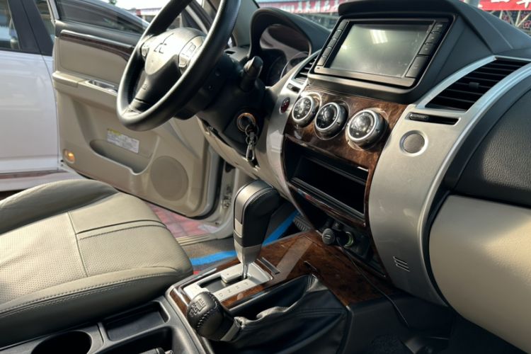 Used Mitsubishi Pajero Sport 2013 3.0L Automatic 4x4 Flagship Edition
