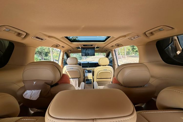 Used VOYAH Dream 2024 PHEV Extended-Range Premium Edition
