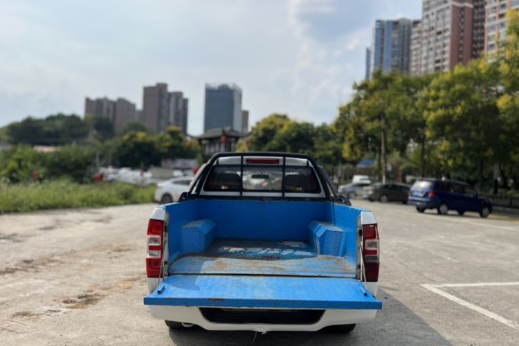 Used Isuzu JLM 2016 2.8T Two-Wheel Drive Extended Cargo Bed Luxury Version JE493ZLQ4CA
