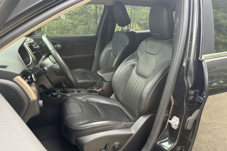 Used Jeep Cherokee 2016 2.4L Professional Smart Version