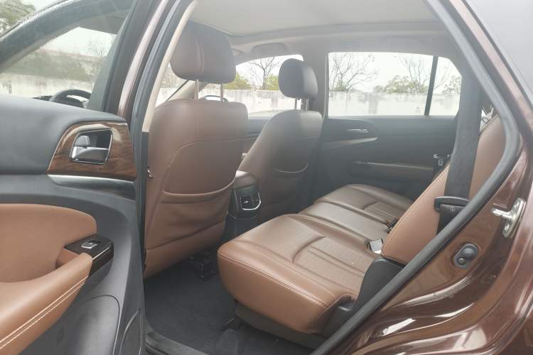 Used BYD S7 2016 2.0T Automatic Prestige Plus Interior 2