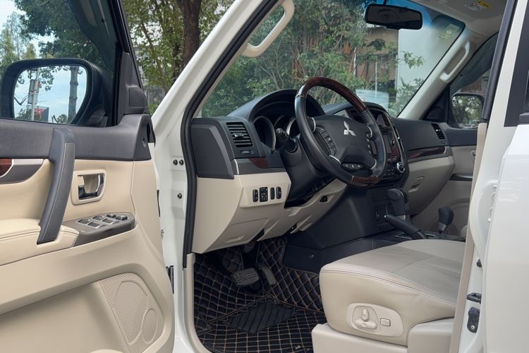 Used Mitsubishi Pajero 2017 V97 3.8L 5-Door GLS Model with Sunroof – Middle East