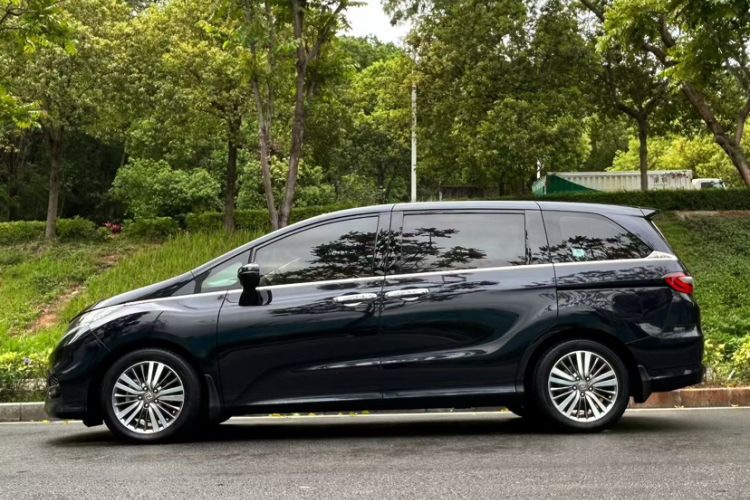 Used Honda Odyssey 2018 2.4L Luxury Edition Exterior 5