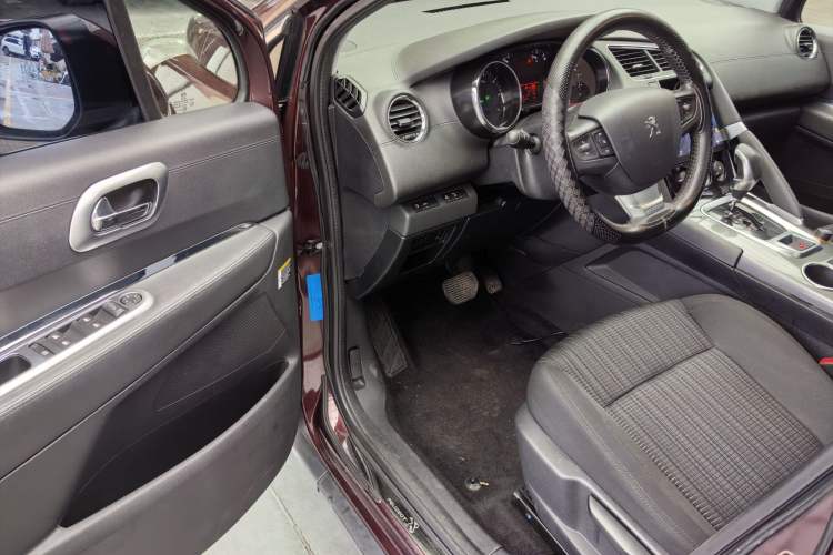 Used Peugeot 3008 2016 2.0L Automatic Classic Edition
