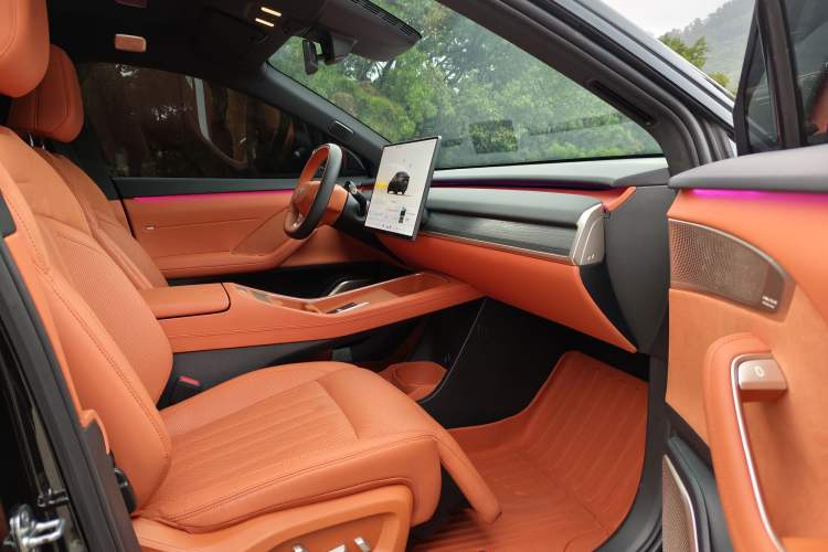 Used ONVO L60 2024 60 kWh Rear-Drive Version Right Front Seat