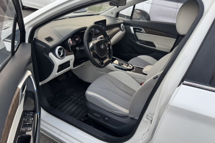 Used BAIC Beijing EU5 2018 R500 Smart Edition Interior 6