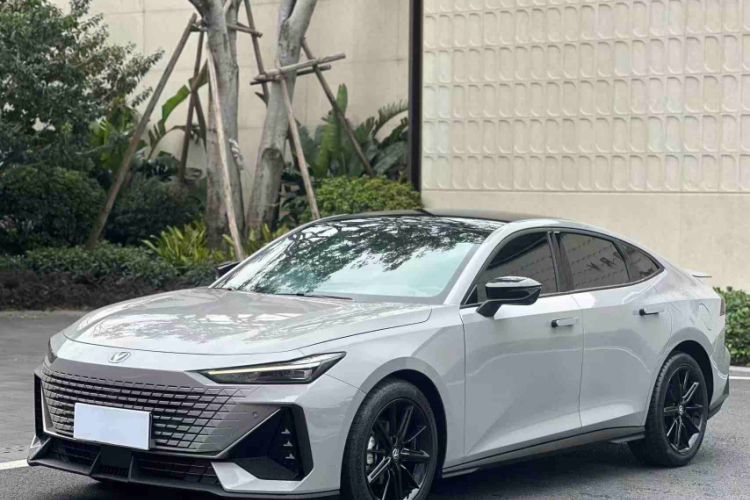 Used CHANGAN UNI-V 2022 1.5T Prestige Version