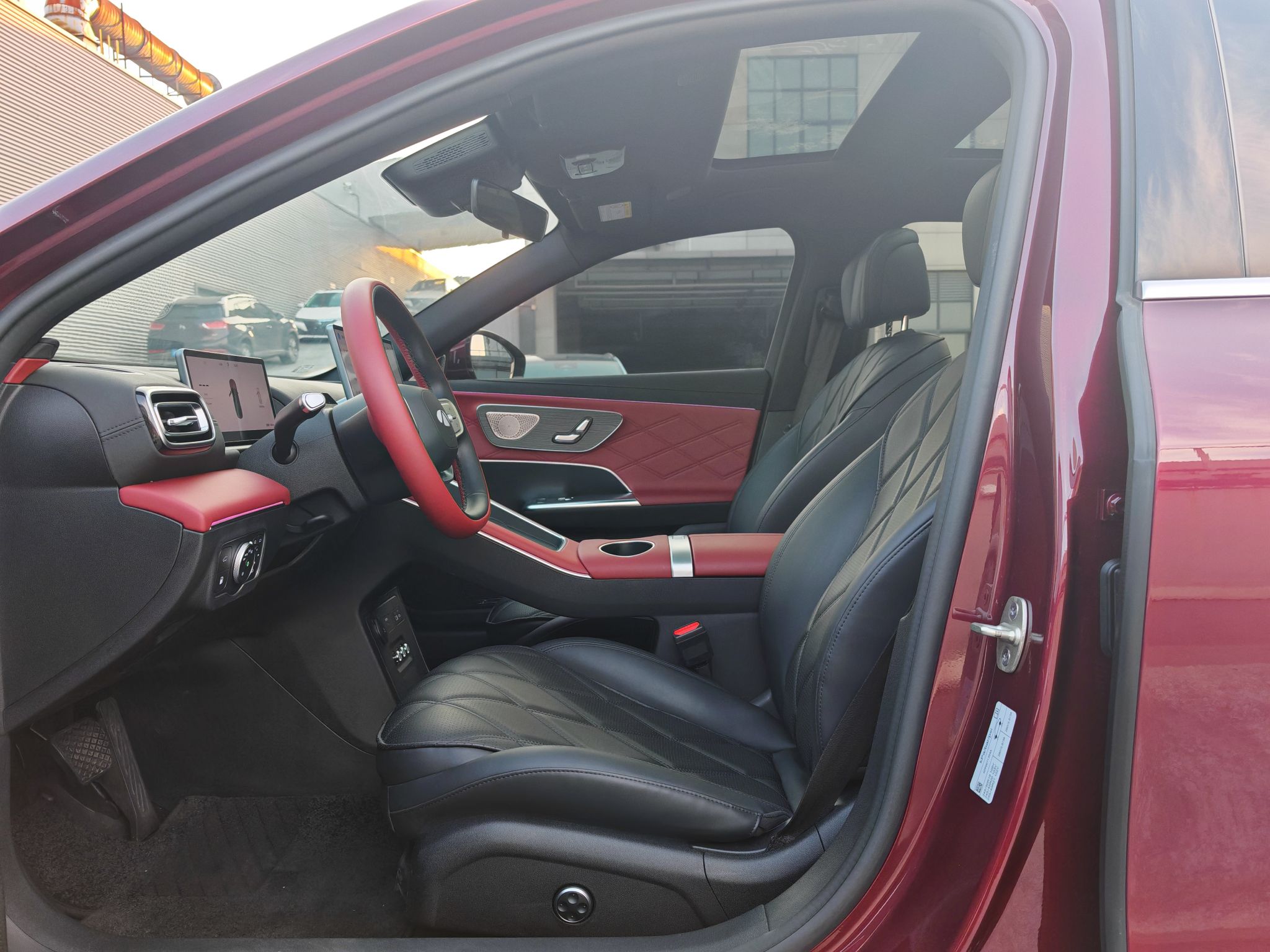 المقاعد الأمامية داخل السيارة