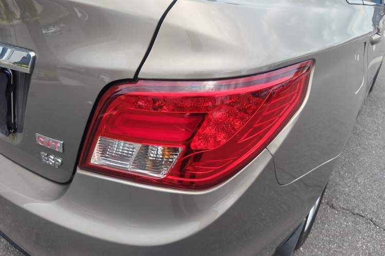 Used FORTHING Joyear S50 2014 1.6L CVT Luxury Model Exterior 8