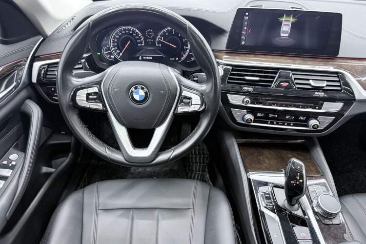 Used BMW 5 Series 2018 525Li Luxury Package
