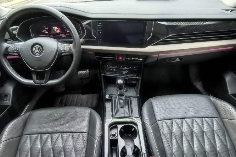 Used Volkswagen Passat 2020 330TSI Luxury Edition China VI