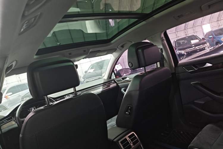 Used Volkswagen Magotan 2018 330TSI DSG Luxury Model Interior 8