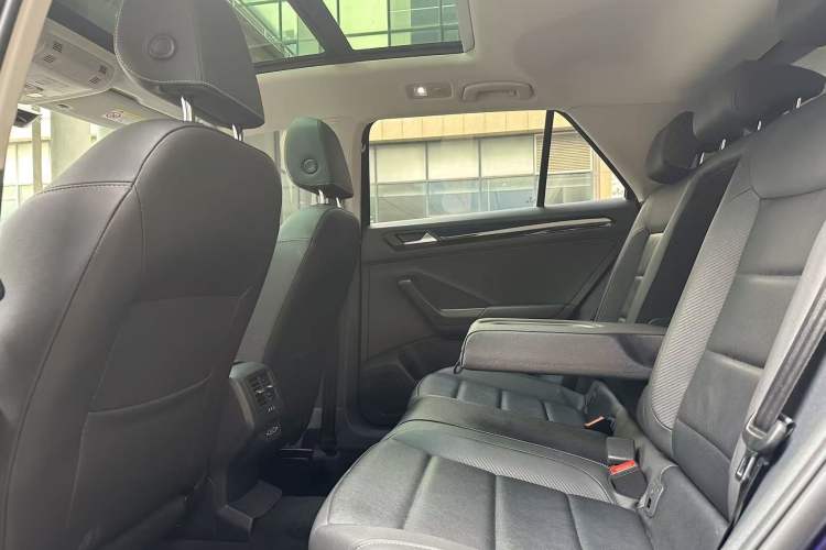 Used Volkswagen T-ROC 2019 280TSI DSG Two-Wheel Drive Comfort Version China VI Standard
