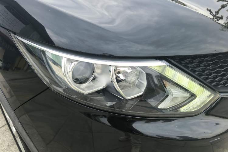 Used Nissan Qashqai 2016 2.0L CVT Elite Edition Exterior 2