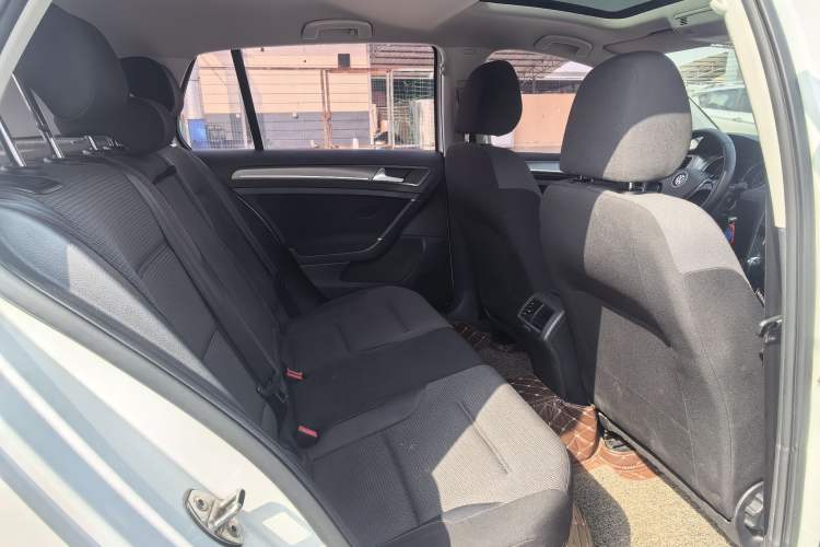 Used Volkswagen Golf 2016 1.6L Automatic Comfort Model Interior 6