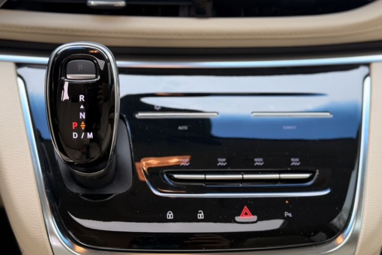 Used Buick GL8 2023 Facelifted Land Cruiser Executive Luxury Version