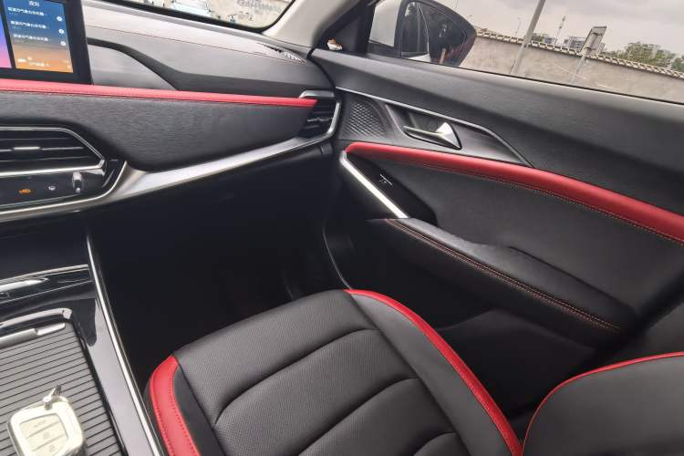 Used SOL X8 2021 300T DCT Leading Smart Connectivity Version 7 Seats