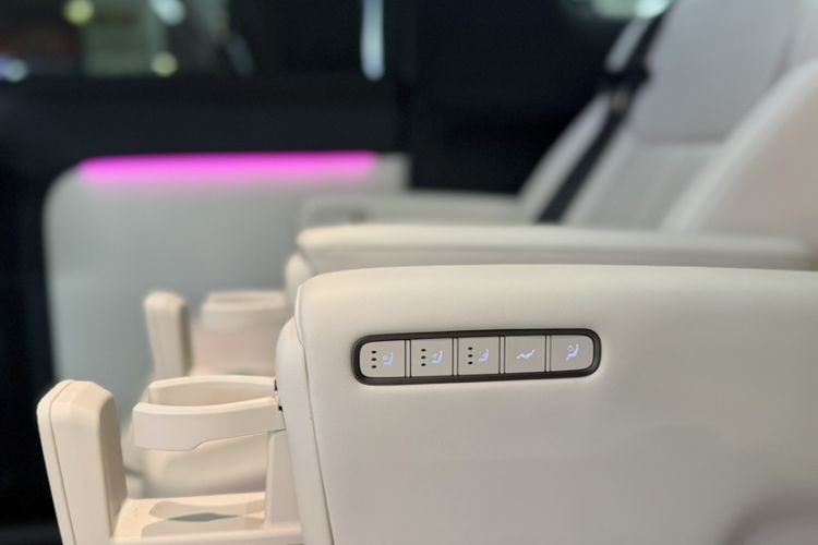 Used Li Auto MEGA 2025 Home Family Special Edition