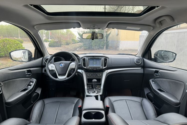 Used Venucia T70 2015 2.0L CVT Smart Edition
