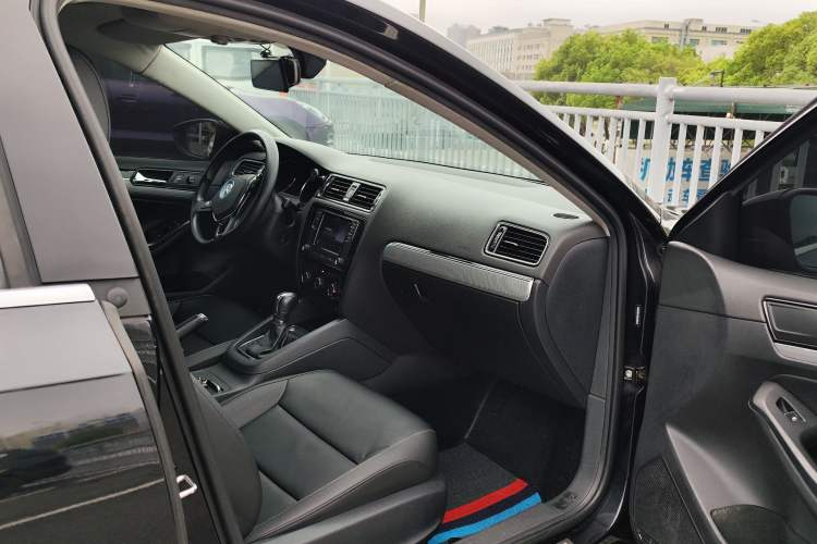 Used Volkswagen Sagitar 2018 1.6L Automatic Comfort Model Interior 2