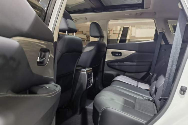 Used Nissan Murano 2021 2.5L XL Two-Wheel Drive Smart Connect Luxury Edition Interior 1