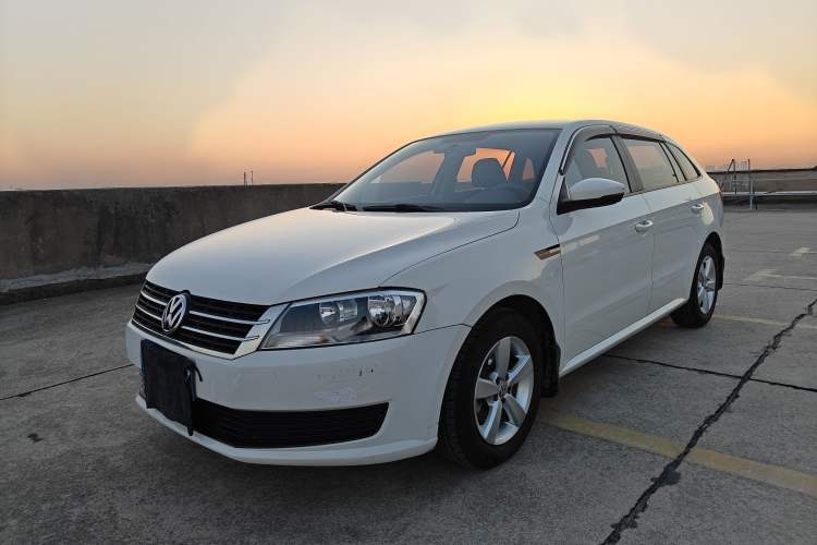 Used Volkswagen Gran Lavida 2013 1.6L Manual Fashion Model