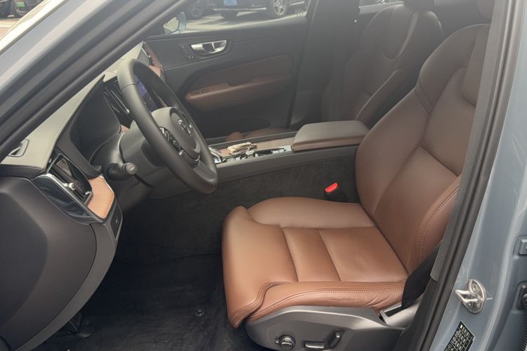 Used Volvo XC60 2023 B5 4x4 Smart Luxury Edition
