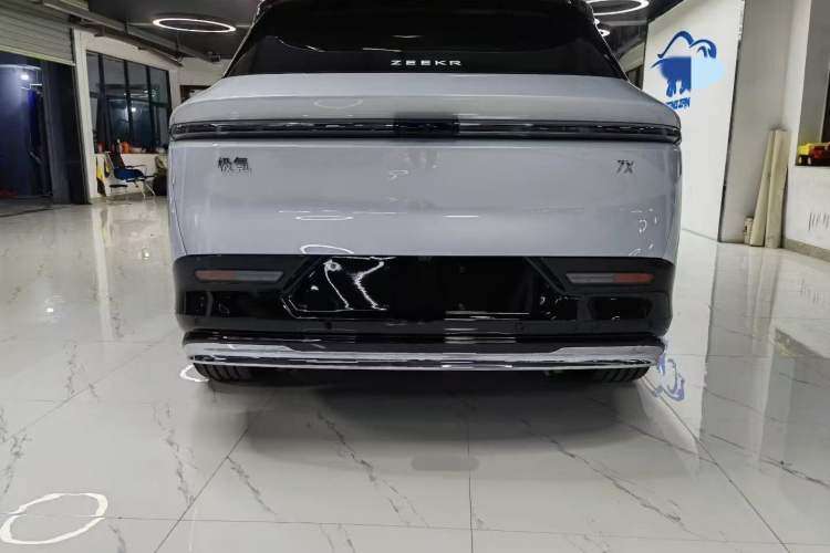 Used Zeekr 7X 2025 100 kWh Long-Range Rear-Wheel Drive with Intelligent Driving Features