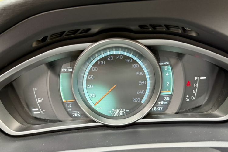 Used Volvo V40 2016 T4 Smart Luxury Edition