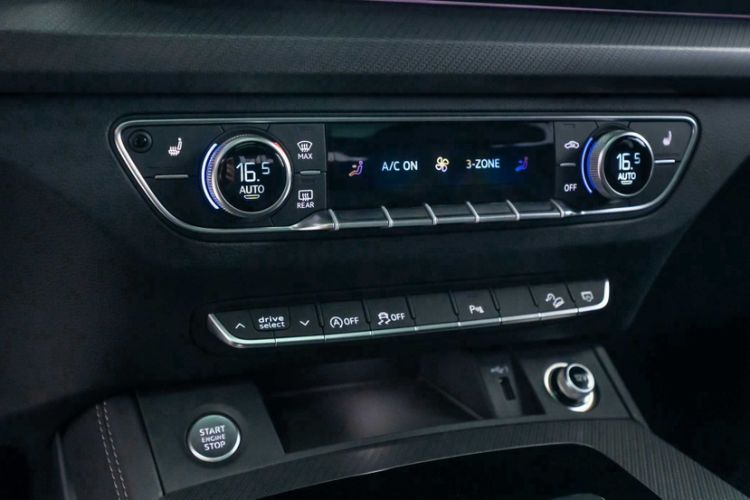 Used Audi Q5L 2024 40 TFSI Luxury Dynamic Edition Interior 3