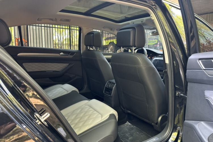 Used Volkswagen Magotan 2023 2 Million Units Limited Edition 330TSI DSG Leading Version Interior 3