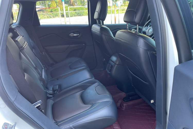 Used Jeep Cherokee 2016 2.4L Professional Smart Version