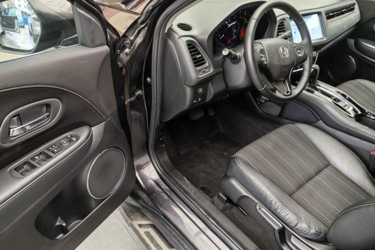 Used Honda Vezel 2015 1.8L CVT 2WD Luxury Model Exterior 6