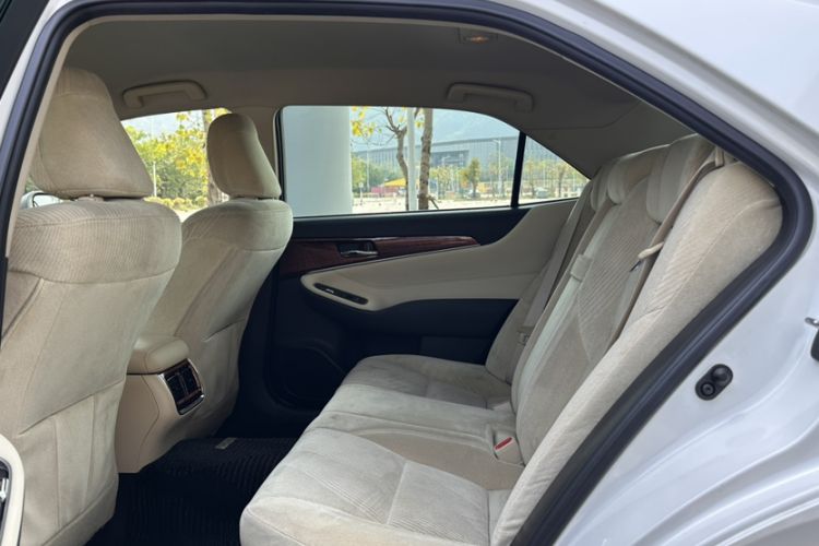 Used Toyota Crown 2015 2.5L Standard Edition Interior 2