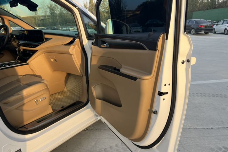 Used Buick GL8 2021 ES Land Cruiser 653T Luxury Edition