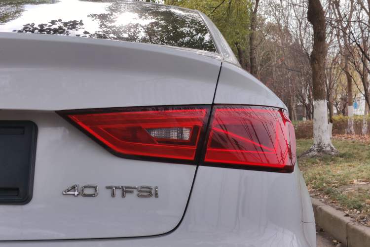 Used Audi A3 2014 Limousine 40 TFSI S line Comfort Model
