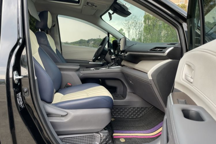 Used Toyota SIENNA 2024 2.5L Hybrid Comfort Edition Interior 5