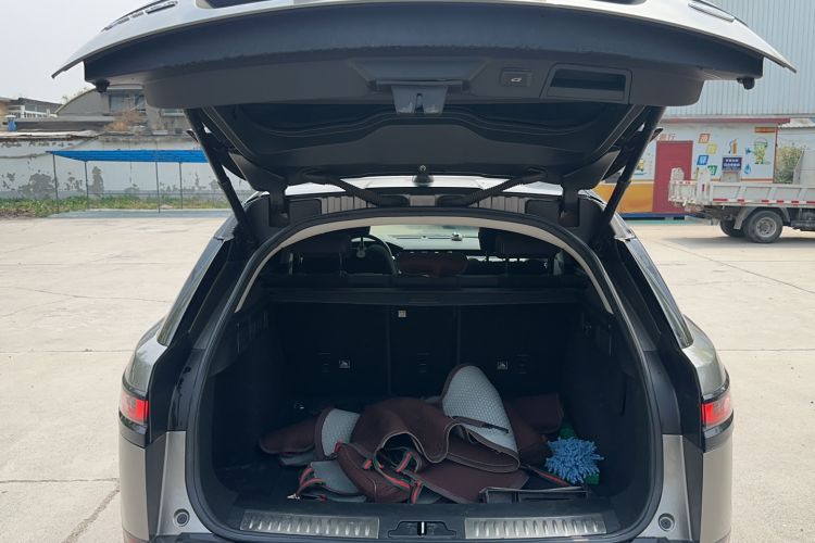Used Land Rover Range Velar 2019 250 PS Trunk