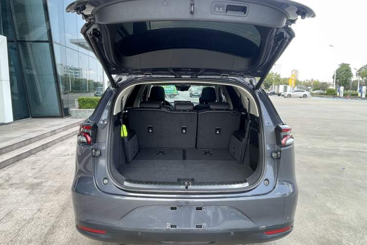 Used BYD Tang New Energy 2018 DM 2.0T All-Wheel Drive Smart Connectivity Luxury Model 7 Seats China V Emission Standard