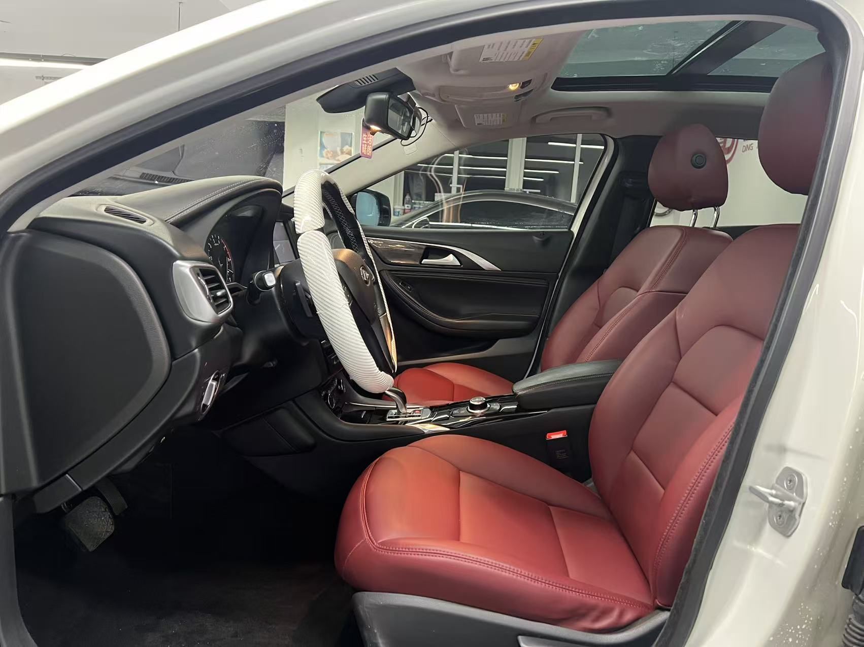 Переднее сиденье в автомобиле